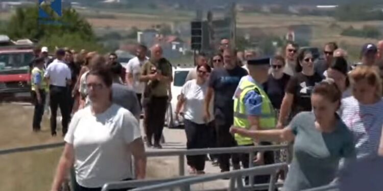 Përfundon “Vidovdani” në Gazimestan, serbët largohen nën kontrollin policor