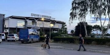 Dyshohet për mjet shpërthyes në Stacionin e Autobusëve, policia rrethon zonën – pamje