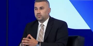 27-shi i PDK-së, Lorik Maxhuni: Kosova është në pandemi diplomatike nga “virusi” Albin Kurti, krejt çka kemi sot është trashëgimi e qeverisjes së Hashim Thaçit