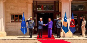 Presidenti i Këshillit Evropian nis vizitën në Kosovë, arrin në Presidencë