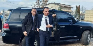 Mohoi se Sami Lushtaku ia sulmoi eskortën, pushteti i Kurtit suspendon policin