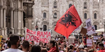 Protestat për Zvërnecin shpërthejnë edhe në Milano – pamje