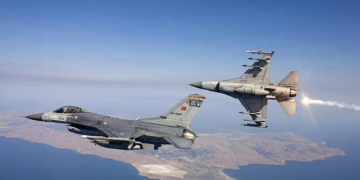 Tension në Egje/ Turqia shkel 9 herë hapësirën ajrore greke, përplasje e izoluar mes avionëve