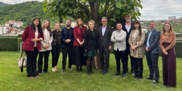 Ambasadori gjerman takon përfaqësues të mediave dhe shoqërisë civile para zgjedhjeve në Kosovë
