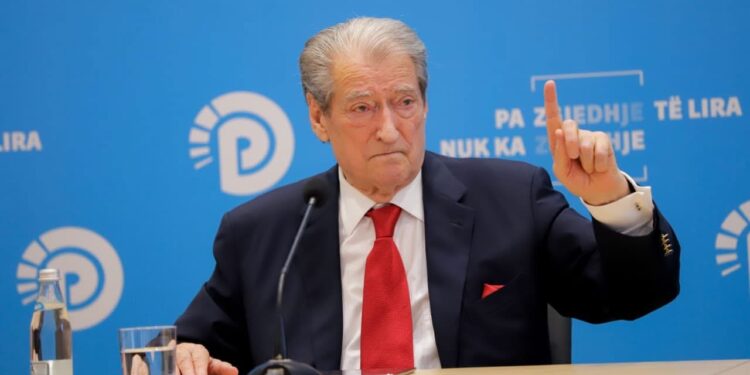 SHBA heq sanksionin “non grata” për Sali Berishën