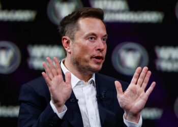 Elon Musk bëhet trilioneri i parë në botë