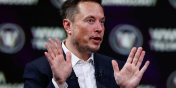 Elon Musk bëhet trilioneri i parë në botë