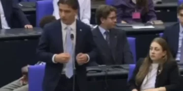 I riu nga Kosova, Adrian Simnica, mban fjalim në Bundestagun gjerman