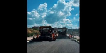 “Këtë projekt tri herë e ka blloku qeveria, tu na çu në gjykatë”, Përparim Rama publikon pamje nga asfaltimi i rrugës ‘A’