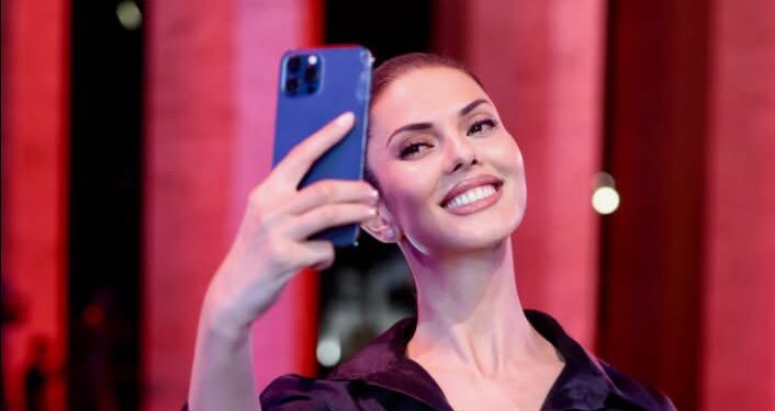 Agnesa Vuthaj mahnit me paraqitjen, vetëm tre muaj pas lindjes duket në super formë