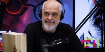Rama: Turizmi masiv nuk mjafton, vendit i duhen resorte të gamës së lartë – Janë investime që i sjellin të ardhura familjeve