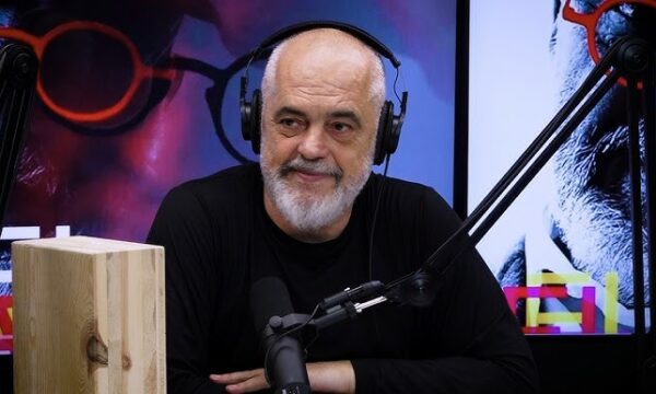 Rama: Turizmi masiv nuk mjafton, vendit i duhen resorte të gamës së lartë – Janë investime që i sjellin të ardhura familjeve