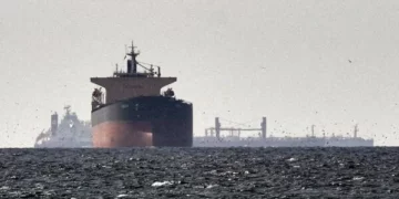 Dërgesat e naftës përmes Ngushticës së Hormuzit rriten dukshëm pas marrëveshjes SHBA-Iran