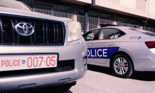 Policia e Kosovës ua gjen 18 kilogram drogë të hedhur në mbeturina, arrestohen dy të dyshuar