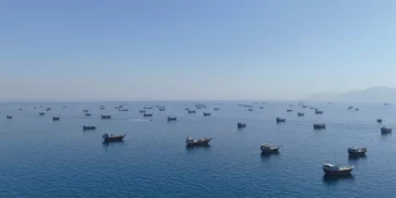 Irani mbyll Ngushticën e Hormuzit, akuzon SHBA-në dhe Izraelin për shkeljen e armëpushimit