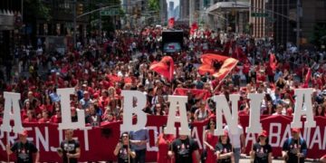 New York-u vishet Kuq e Zi, qindra shoqata pritet të mblidhen bashkë për Paradën Shqiptare