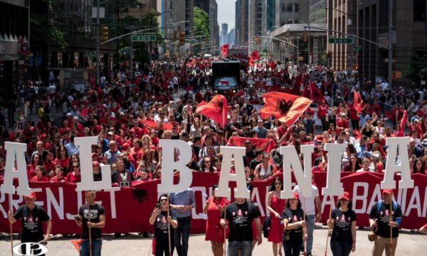 New York-u vishet Kuq e Zi, qindra shoqata pritet të mblidhen bashkë për Paradën Shqiptare