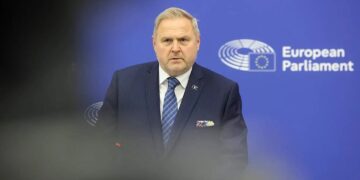 Raportuesi për Kosovën në Parlamentin Evropian me thirrje “urgjente” për partitë politike