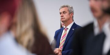 Hargreaves: Çështjet me të cilat përballet Kosova e kontinenti nuk presin – Pas 18 muajsh pasigurie, partitë të punojnë së bashku
