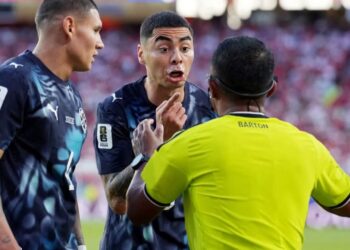 Skandal në Botëror| FIFA shkarkon komentatorin që “shpërtheu” ndaj arbitrit në transmetim