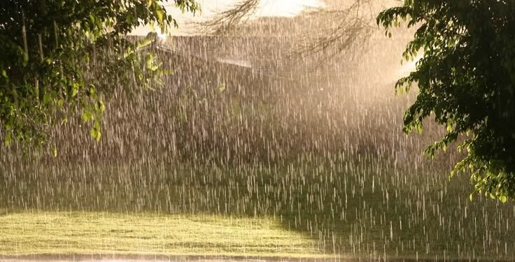 E mërkurë me mot jostabil: Shi, diell e shkarkime rrufesh