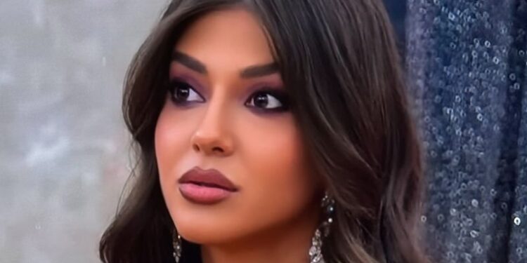 Loredana Brati pozon në bikini, merr vëmendje trupi i saj