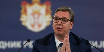 Vuçiq njofton dorëheqjen: Do të jem president vetëm për disa javë