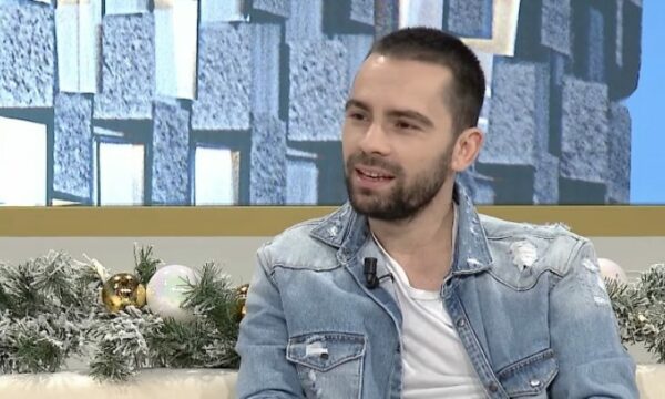 Besnik Qaka këndoi në dasmën e Dua Lipës: Të huajt u mahnitën me muzikën shqipe