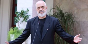 “I kam dëgjuar flamingot, por s’e kuptoj pse nuk ndahen nga sorrat” – Rama reagon për protestën në bulevard
