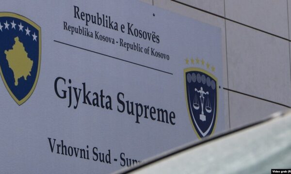 Supremja e lë në fuqi gjobën për VV-në për abuzimin me 10-vjeçaren në tubim