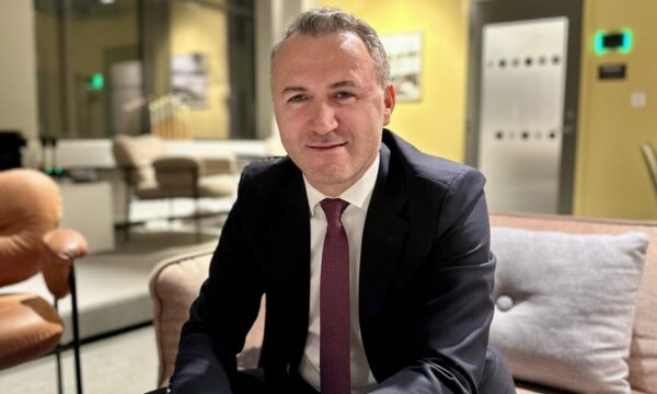 Zulfaj: Bllokada në Kuvend rrezikon humbjen e rreth 60 milionë eurove nga Plani i Rritjes i BE-së