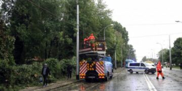 Stuhia përfshin Kroacinë, alarm portokalli për motin në disa rajone