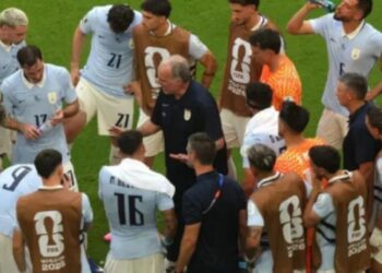 Krizë te kampi i Uruguajit, futbollistët përplasen me trajnerin Bielsa