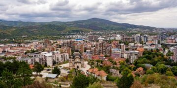 Mbretëria e Bashkuar ndryshon udhëzimin për shtetasit e saj sa i përket udhëtimeve në Veri të Kosovës
