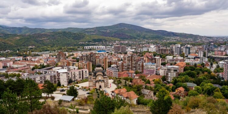 Mbretëria e Bashkuar ndryshon udhëzimin për shtetasit e saj sa i përket udhëtimeve në Veri të Kosovës