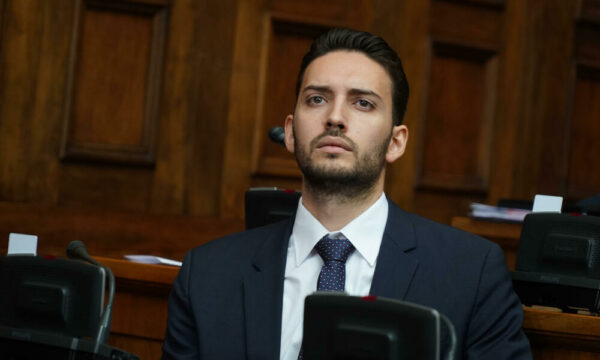 Deputeti i Kuvendit të Serbisë: Nëse kryeministri s’ka forcë për ta shkarkuar Paunovicin, duhet të japë dorëheqje vetë