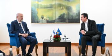 Sekretari i OSBE-së i shkon në takim Albin Kurtit