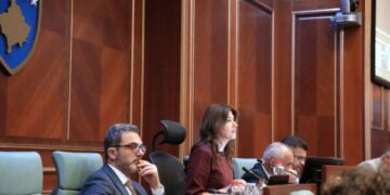 Haxhiu e njofton Golën për seancën 6 gushtit, i kërkon t’ia përcjellë Kryesisë së vjetër të Kuvendit (Dokument)