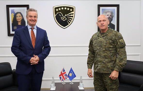 Gjeneral Jashari pret ambasadorin britanik, theksohet mbështetja për zhvillimin e FSK-së