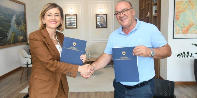Nënshkruhet marrëveshja për ndërtimin e Parkut Industrial në Podujevë