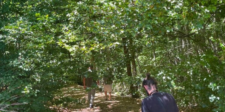 Gërvalla viziton Kalludrën, përcjell nga afër gërmimet për varrezën e dyshuar masive