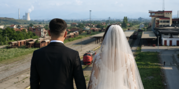 Policia ndal ceremoninë e martesës në Fushë Kosovë – 15-vjeçarja u gjet në veturë me dhëndrin e dyshuar, tre persona në pranga