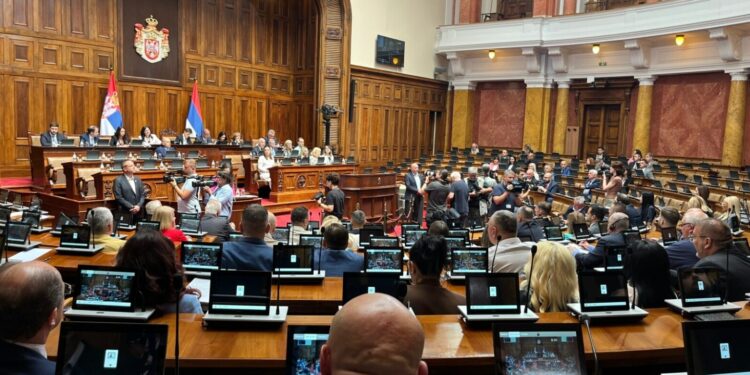 Mbi 50 deputetë opozitarë në Serbi kërkojnë shkarkimin e ministres Paunoviq pas deklaratës për Kosovën