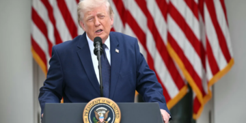 Trump propozon tarifë 20% për anijet në Ngushticën e Hormuzit: SHBA do të paguhet për mbrojtjen