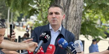 Zejnulla Gashi sot pranon detyrën e re nga u.d. i Kryeprokurorit të Shtetit, Agron Qalaj