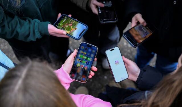 BE-ja planifikon kufizime për përdorimin e rrjeteve sociale nga fëmijët nën 13 vjeç