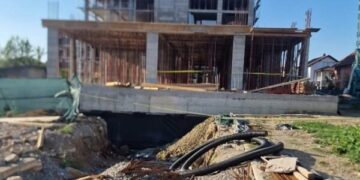 Inspektorati ndalon punimet në dy kantiere ndërtimi në Prizren dhe Suharekë: Kishte rrezik serioz për jetën e punëtorëve