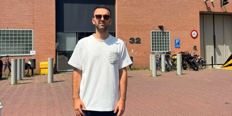 Në prag të aktgjykimit, djali e viziton Jakup Krasniqin në Hagë