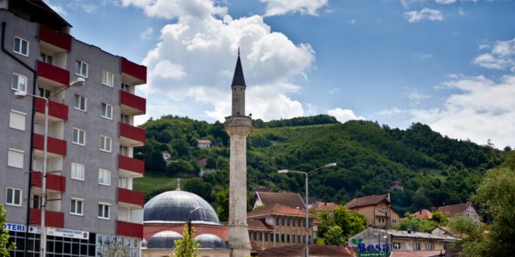 Hajnat godasin Xhaminë në Kaçanik, e marrin kasafortën me donacionet e besimtarëve