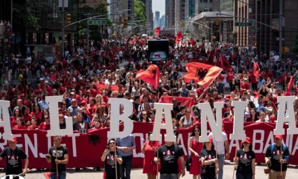 Kryebashkiaku i Nju Jorkut krijon lagjen shqiptare në New York, e quan “Little Albania”, Ankohen italianët